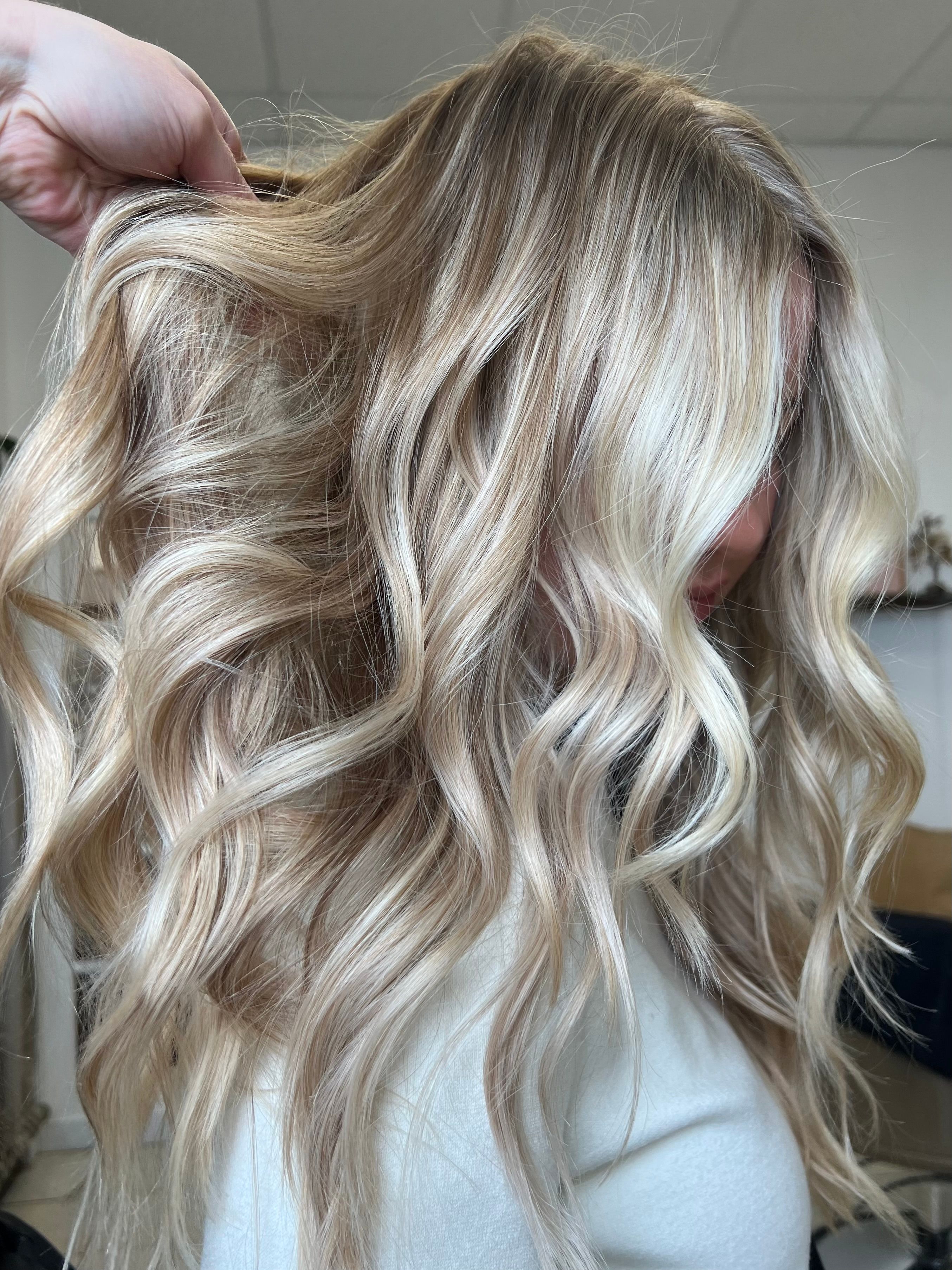 Nichole Andrews — Blondes ONESHOT Hair Awards entry