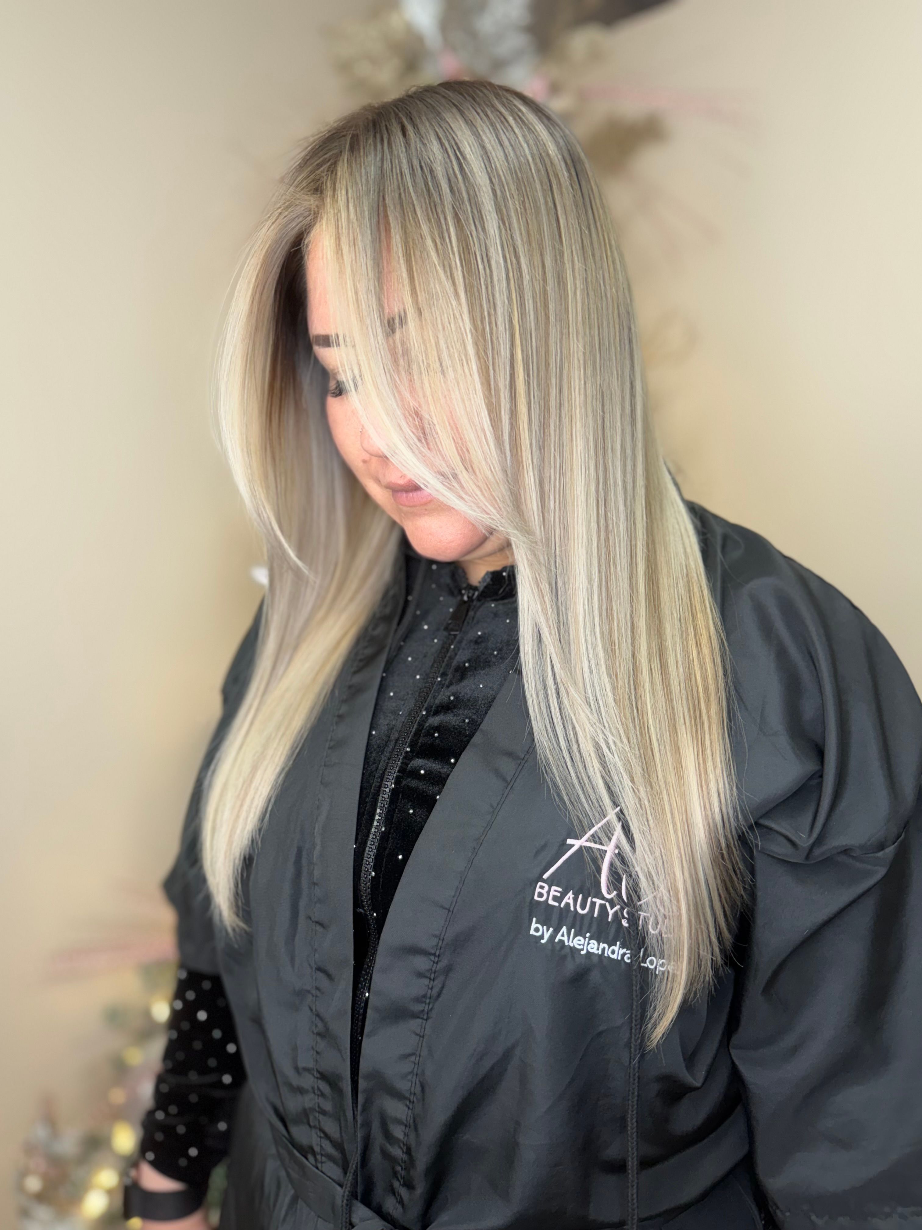 Hilda Lopez — Blondes ONESHOT Hair Awards entry