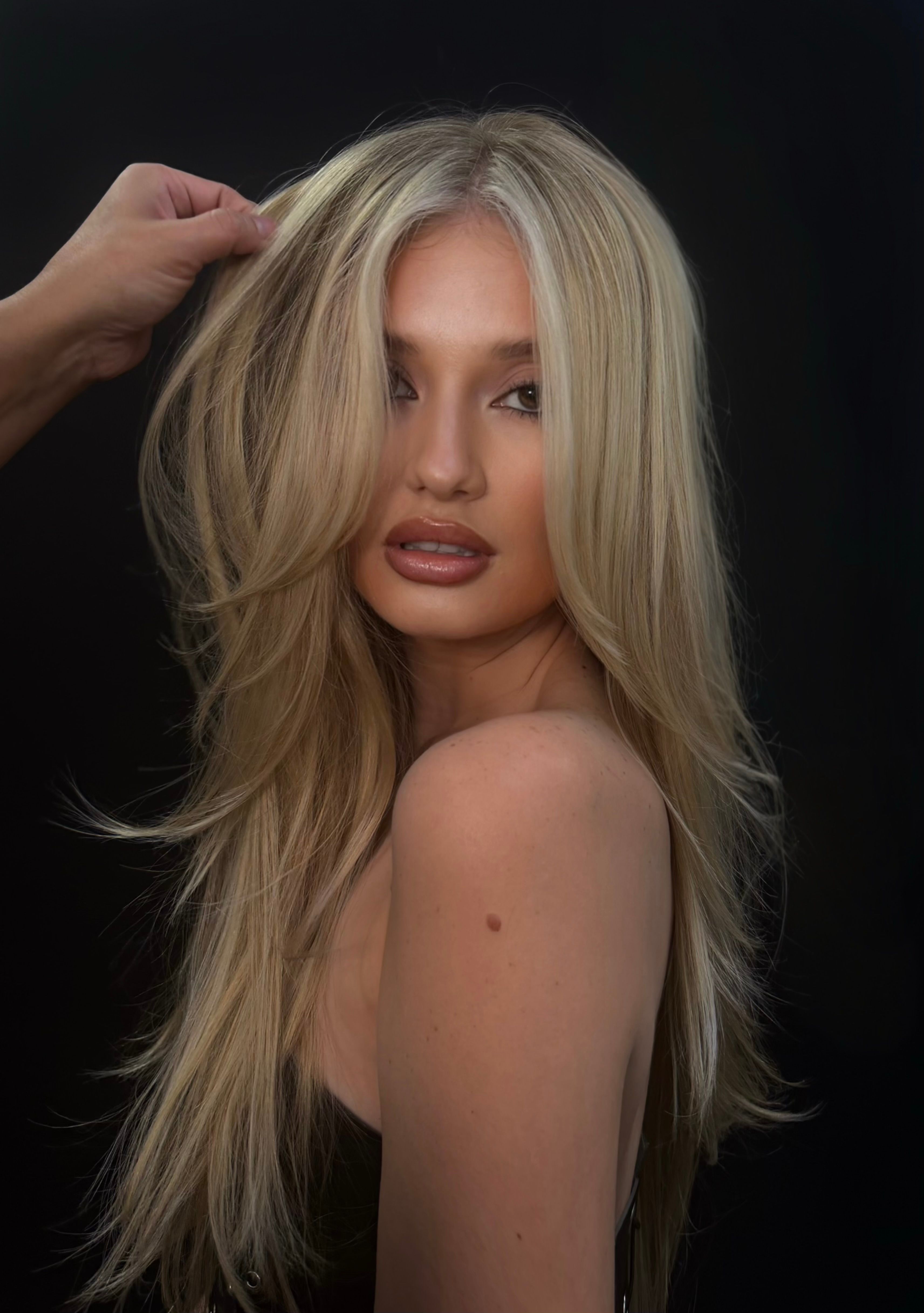 Holland Andreas — Blondes ONESHOT Hair Awards entry