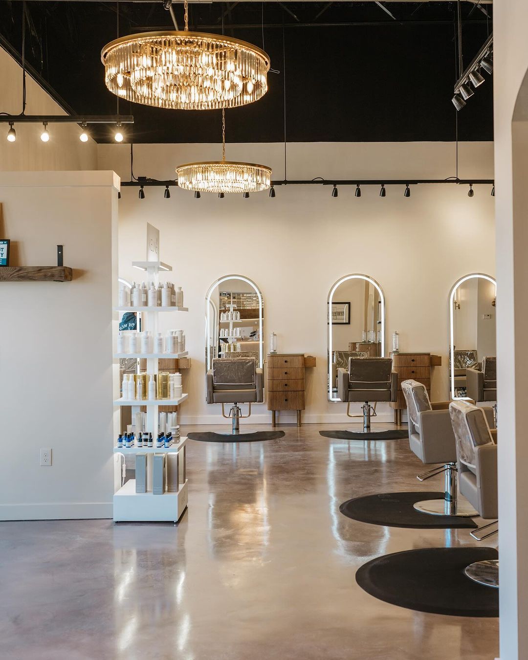 Faithandallensalon — Salon Decor ONESHOT Hair Awards entry