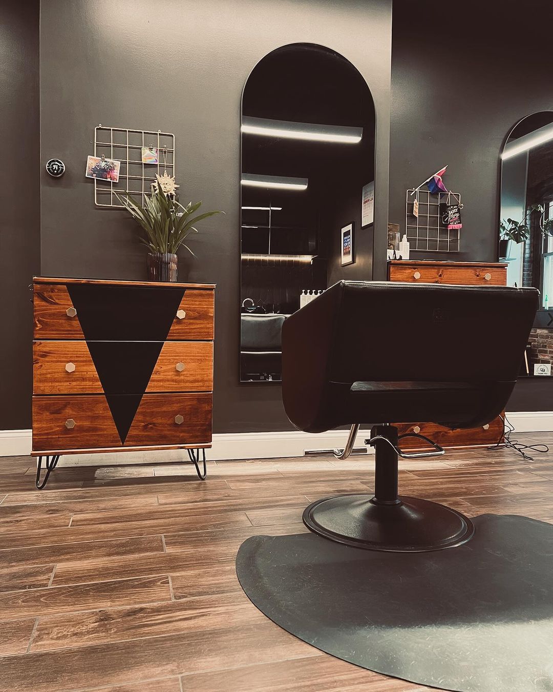 Blackroomsalon — Salon Decor ONESHOT Hair Awards entry
