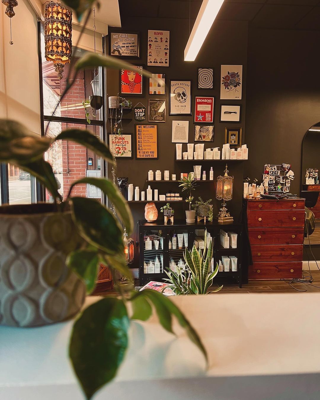 Blackroomsalon — Salon Decor ONESHOT Hair Awards entry