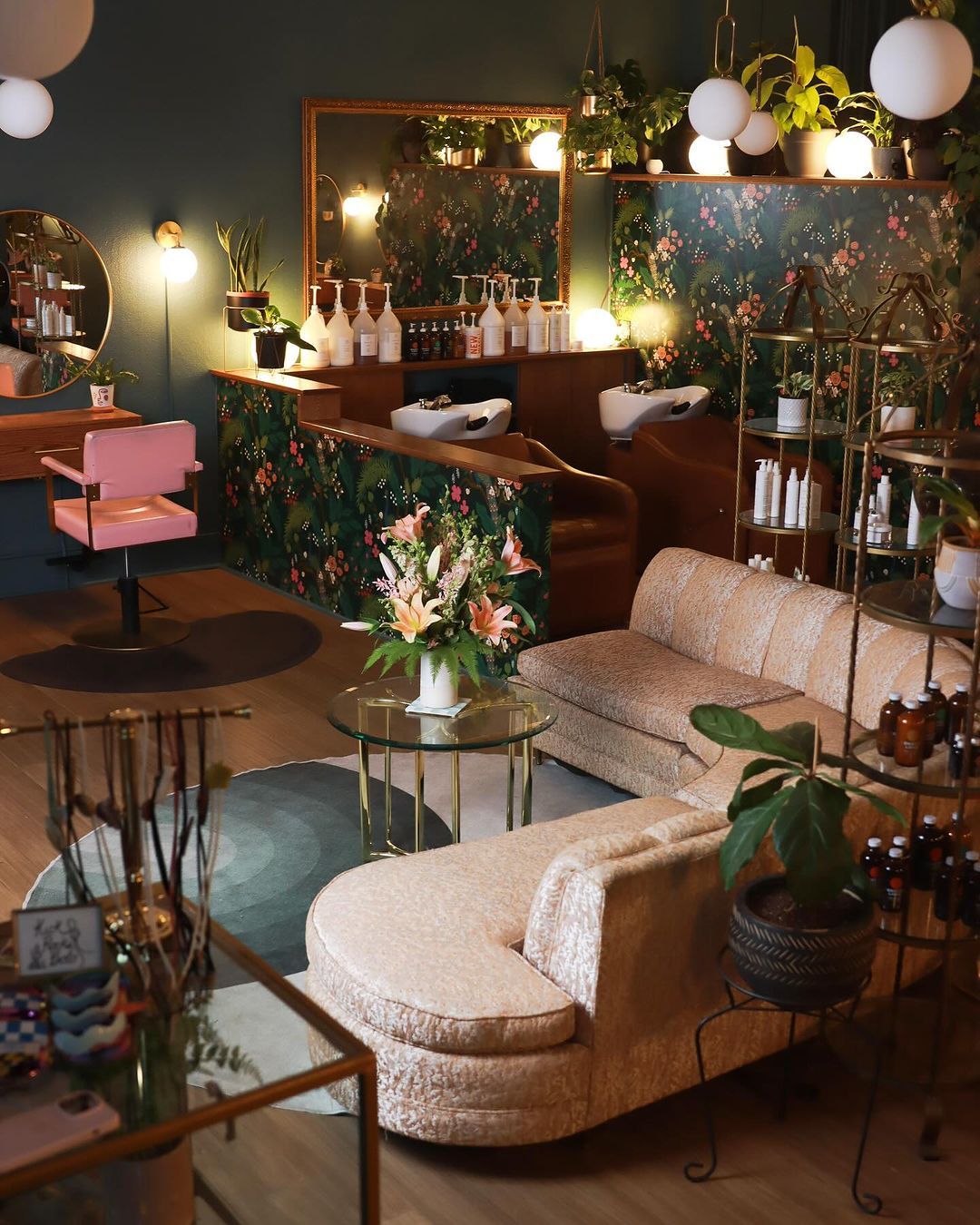 Dreamboatsalon — Salon Decor ONESHOT Hair Awards entry