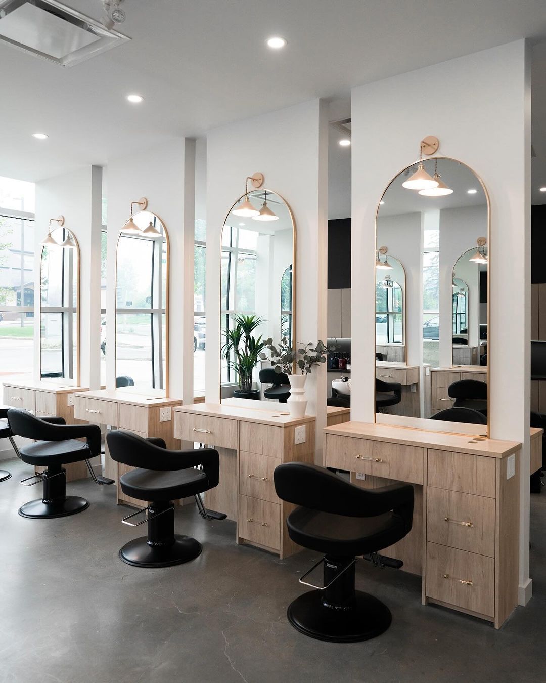 Erika Deluca — Salon Decor ONESHOT Hair Awards entry
