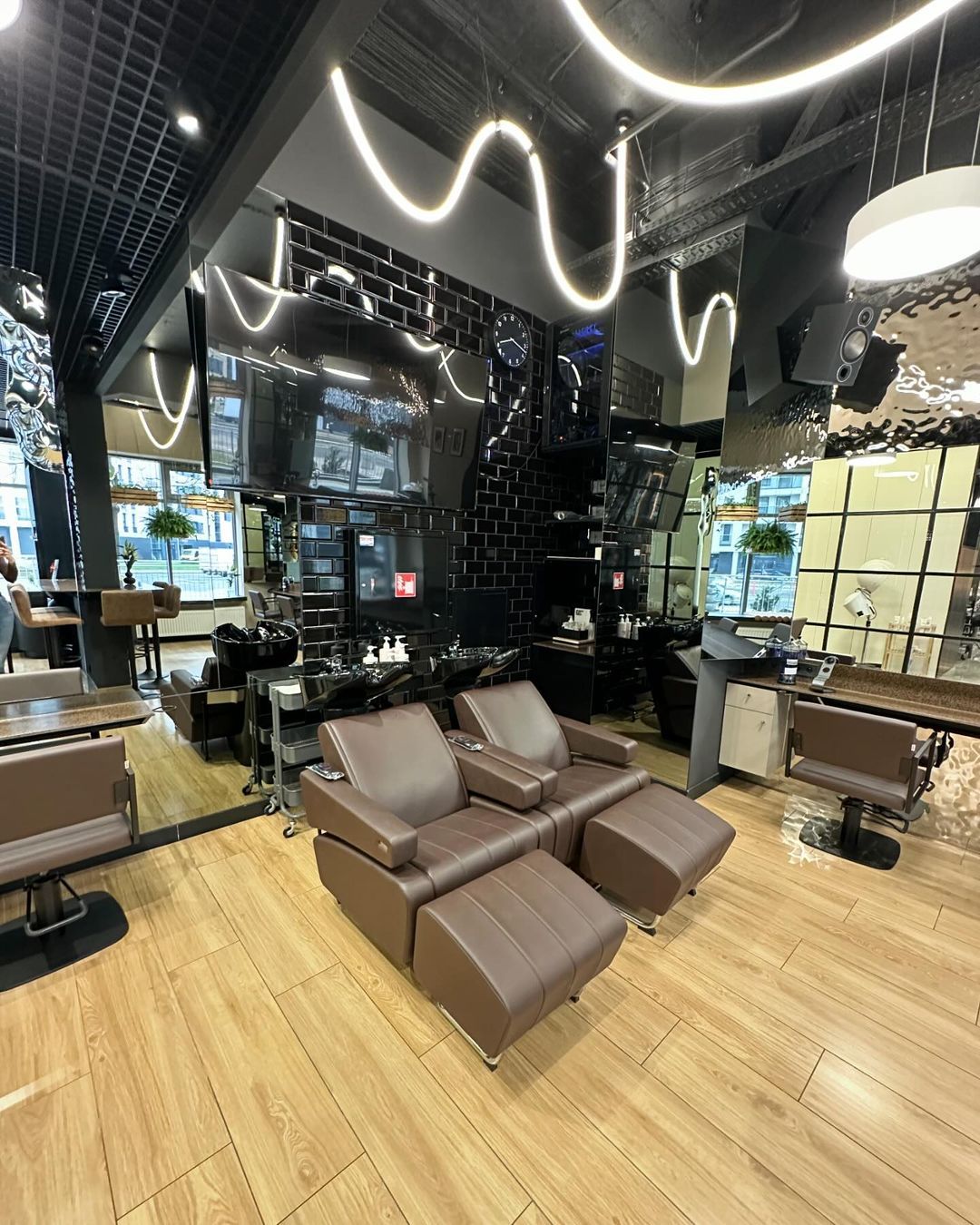 Emstudio8 — Salon Decor ONESHOT Hair Awards entry