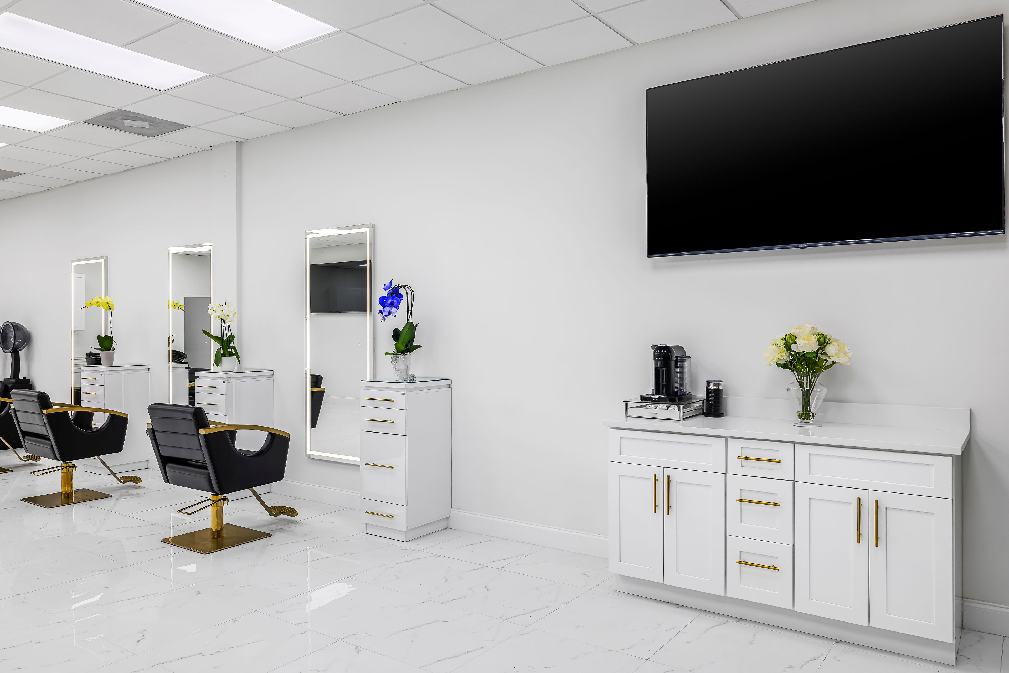 The 3 GrilsHairSalon — Salon Decor ONESHOT Hair Awards entry
