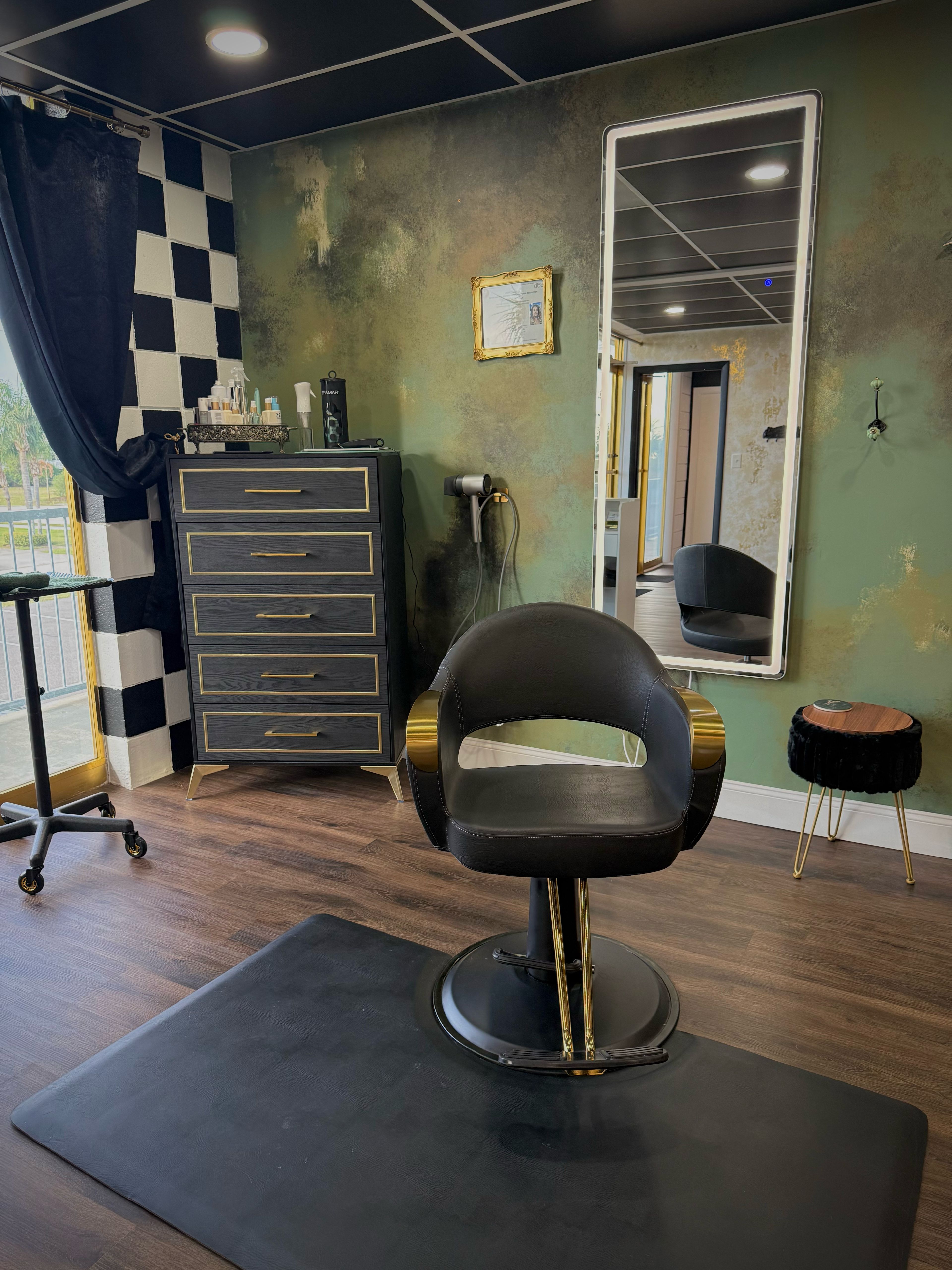 Olivia Timm — Salon Decor ONESHOT Hair Awards entry