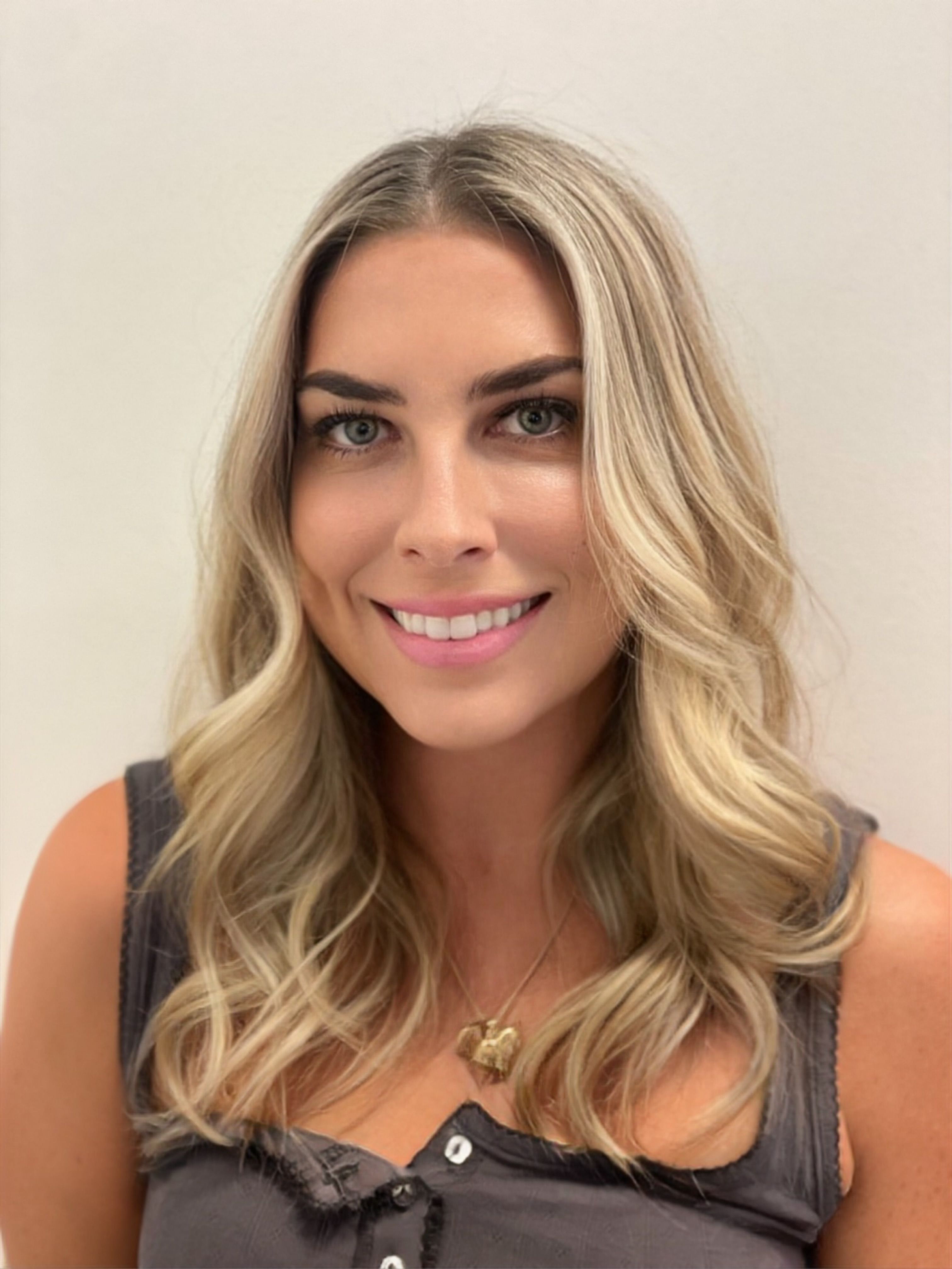 Vivian Polimeni — Warm Balayage ONESHOT Hair Awards entry
