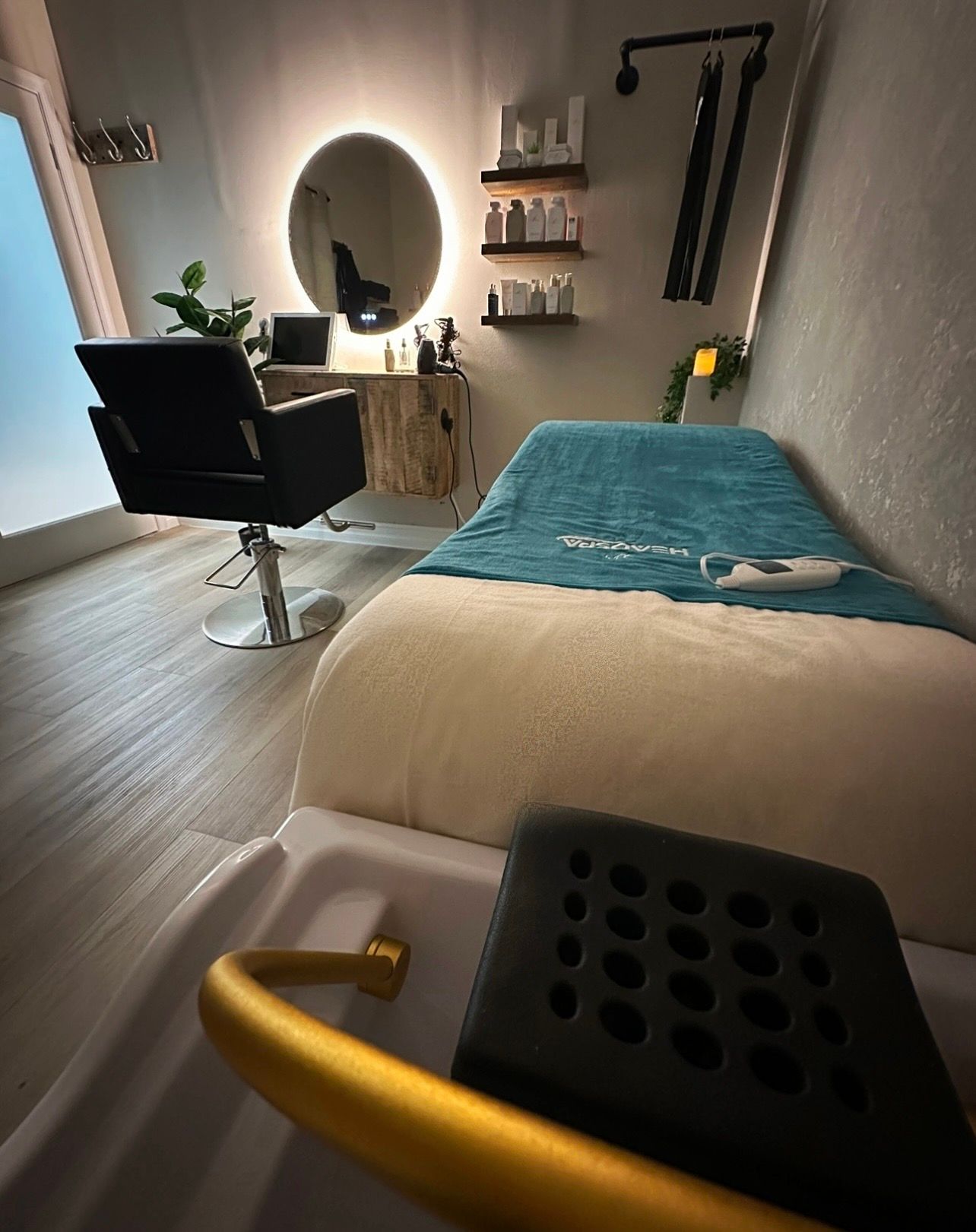 Lindsay Winowich — Suite Decor ONESHOT Hair Awards entry
