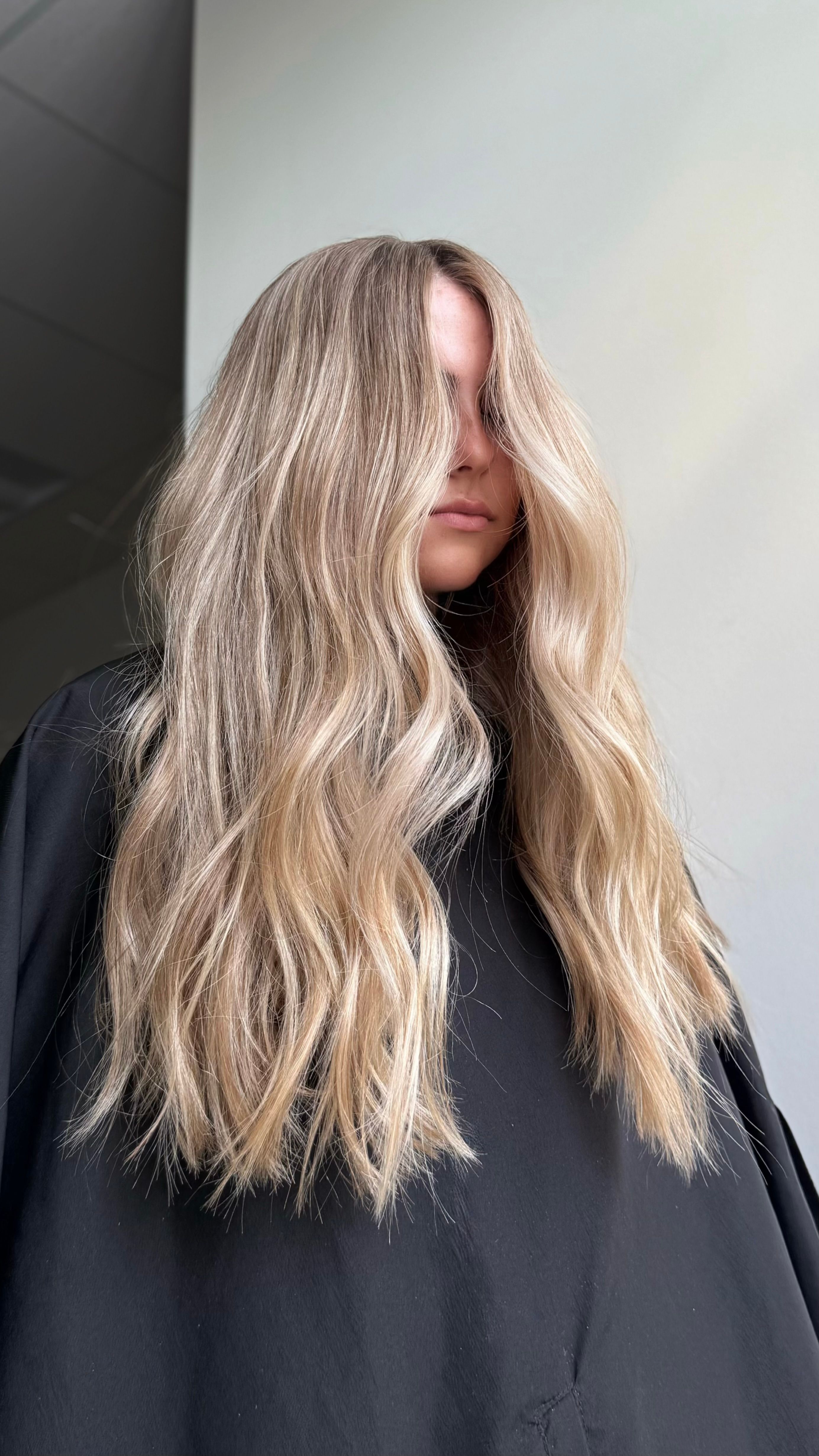 Arianna Ahmeti — Blondes ONESHOT Hair Awards entry