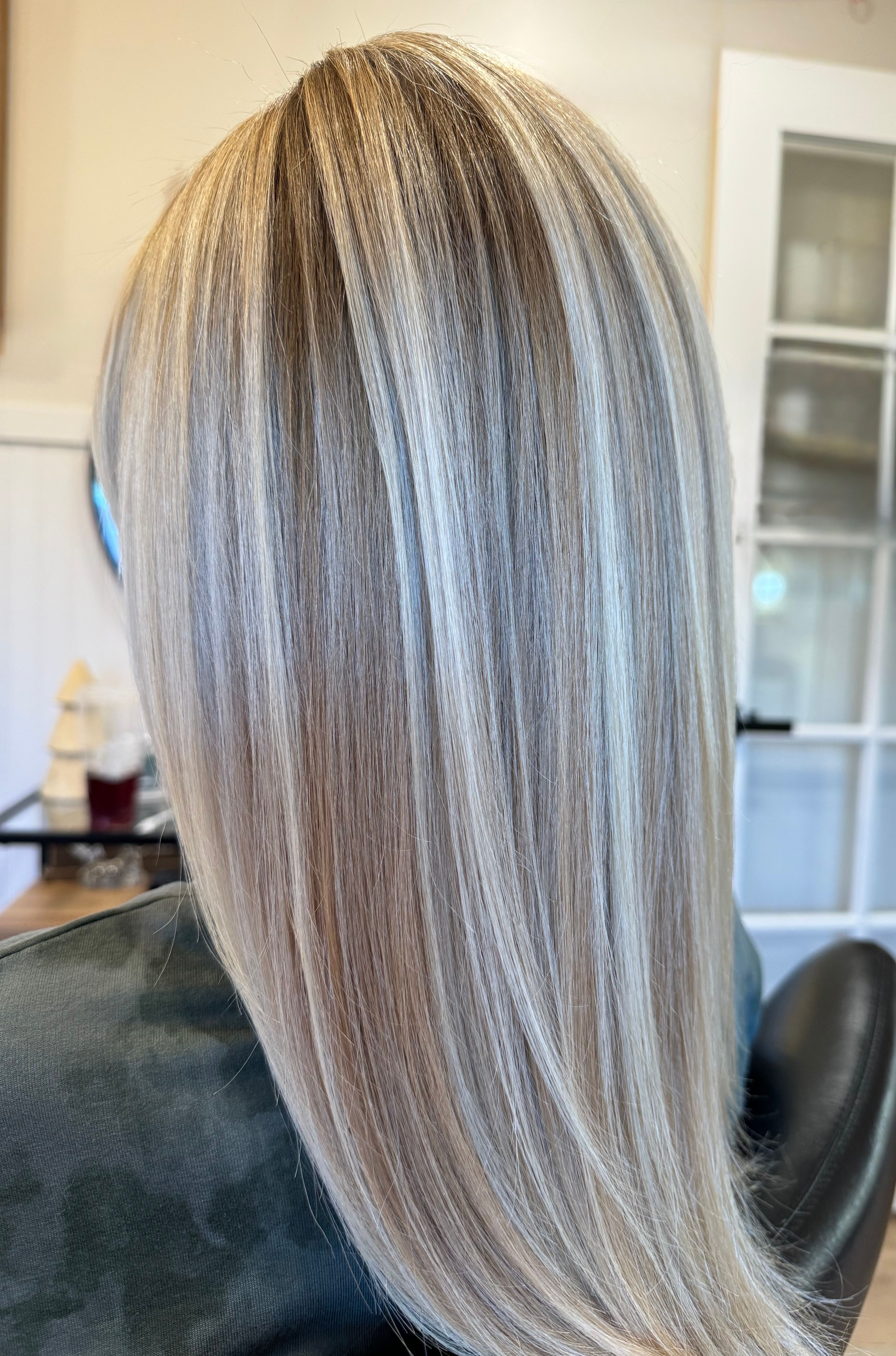 Elisha Tozer — Blondes ONESHOT Hair Awards entry