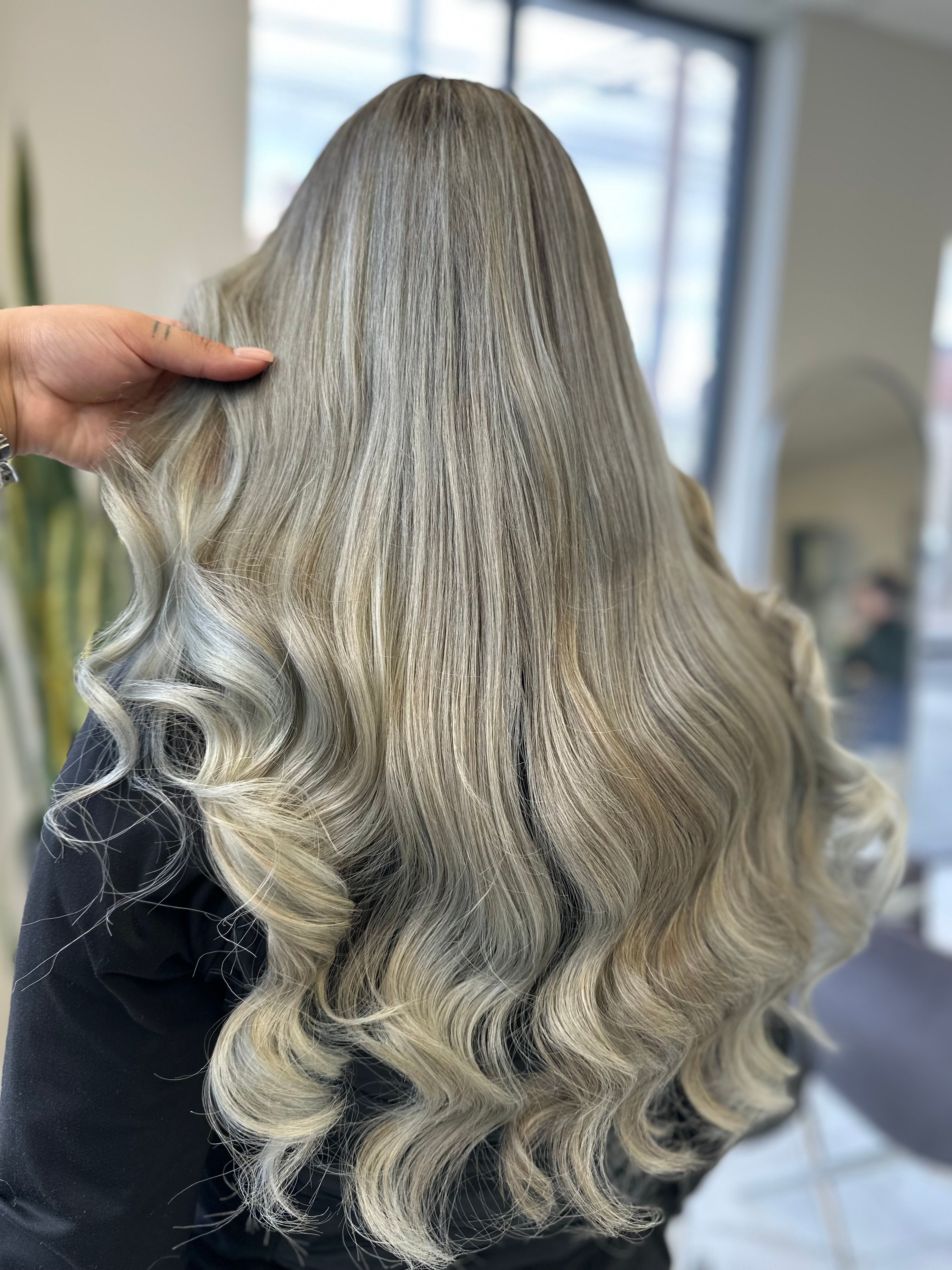 Izamar Pimentel — Blondes ONESHOT Hair Awards entry