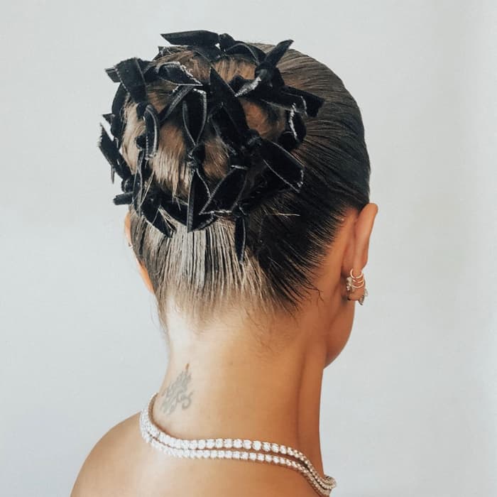 ashley graham 2019 oscars hair academy awards justine marjan bow bun